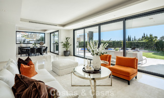 Villa contemporánea de lujo en venta en una exclusiva zona residencial cerrada en la prestigiosa Milla de Oro de Marbella 776676 