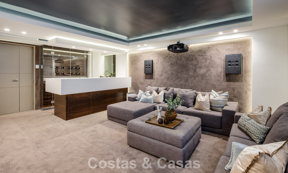 Villa contemporánea de lujo en venta en una exclusiva zona residencial cerrada en la prestigiosa Milla de Oro de Marbella 776680