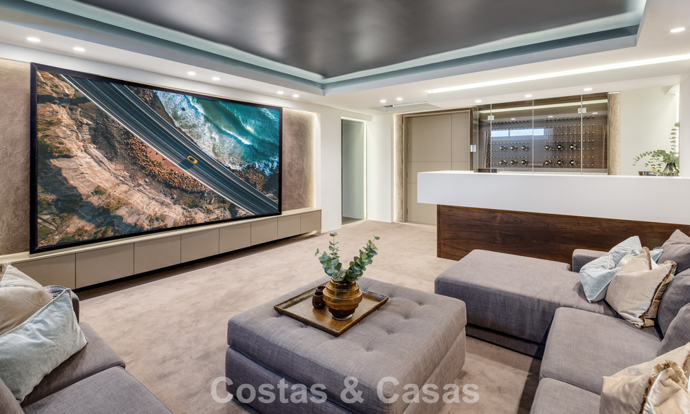 Villa contemporánea de lujo en venta en una exclusiva zona residencial cerrada en la prestigiosa Milla de Oro de Marbella 776681