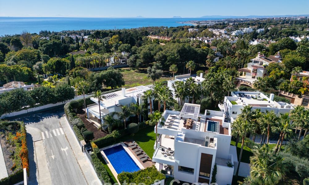 Villa contemporánea de lujo en venta en una exclusiva zona residencial cerrada en la prestigiosa Milla de Oro de Marbella 776683