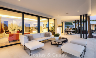 Villa contemporánea de lujo en venta en una exclusiva zona residencial cerrada en la prestigiosa Milla de Oro de Marbella 776684 