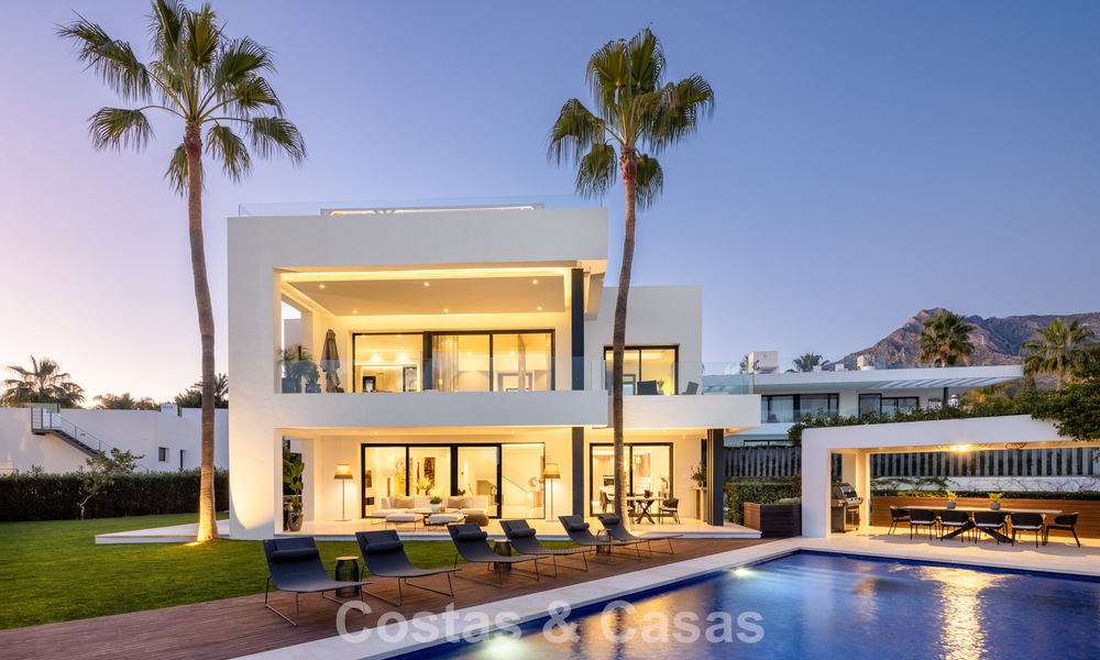 Villa contemporánea de lujo en venta en una exclusiva zona residencial cerrada en la prestigiosa Milla de Oro de Marbella 776686