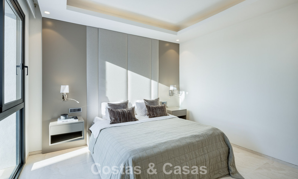 Villa contemporánea de lujo en venta en una exclusiva zona residencial cerrada en la prestigiosa Milla de Oro de Marbella 776691