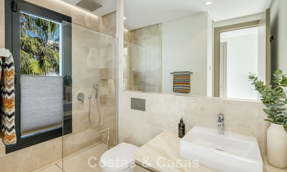 Villa contemporánea de lujo en venta en una exclusiva zona residencial cerrada en la prestigiosa Milla de Oro de Marbella 776696