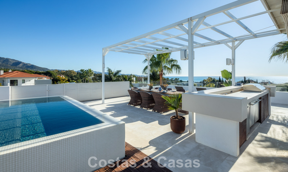 Villa contemporánea de lujo en venta en una exclusiva zona residencial cerrada en la prestigiosa Milla de Oro de Marbella 776699