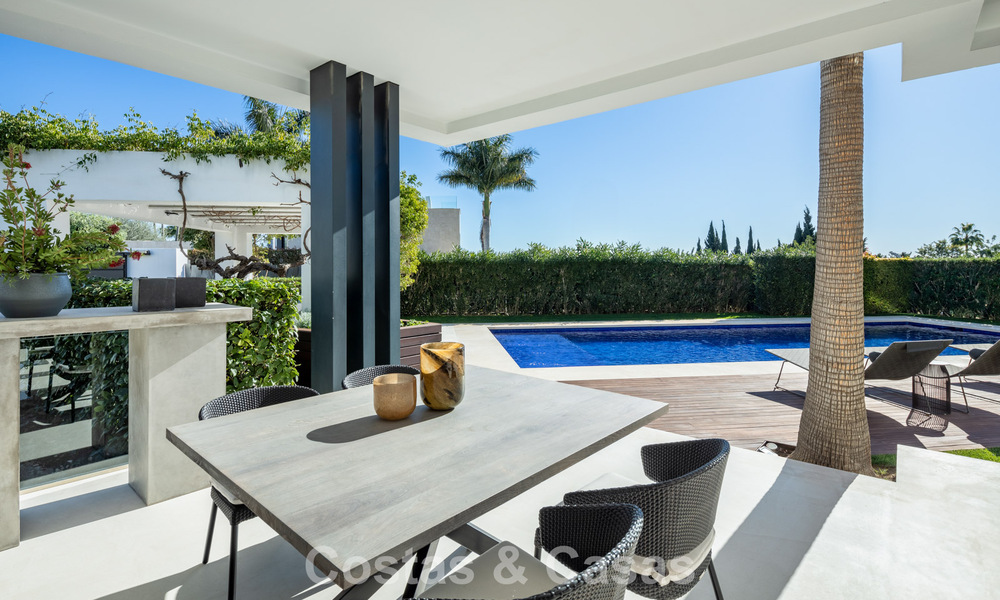 Villa contemporánea de lujo en venta en una exclusiva zona residencial cerrada en la prestigiosa Milla de Oro de Marbella 776702