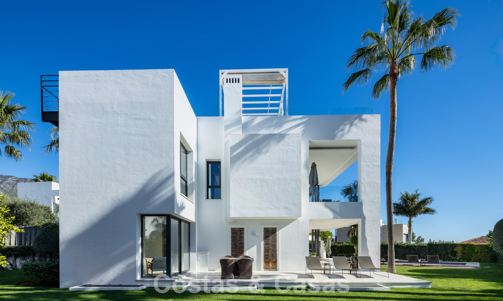 Villa contemporánea de lujo en venta en una exclusiva zona residencial cerrada en la prestigiosa Milla de Oro de Marbella 776703