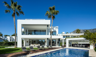 Villa contemporánea de lujo en venta en una exclusiva zona residencial cerrada en la prestigiosa Milla de Oro de Marbella 776704 