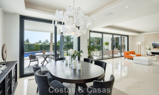 Villa contemporánea de lujo en venta en una exclusiva zona residencial cerrada en la prestigiosa Milla de Oro de Marbella 776705 
