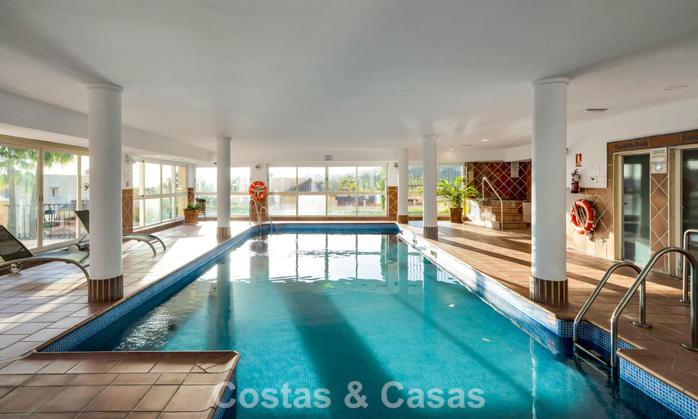 Lujoso apartamento en planta baja en venta, situado en la Nueva Milla de Oro entre Marbella y Estepona 776547