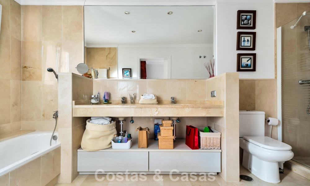 Lujoso apartamento en planta baja en venta, situado en la Nueva Milla de Oro entre Marbella y Estepona 776553