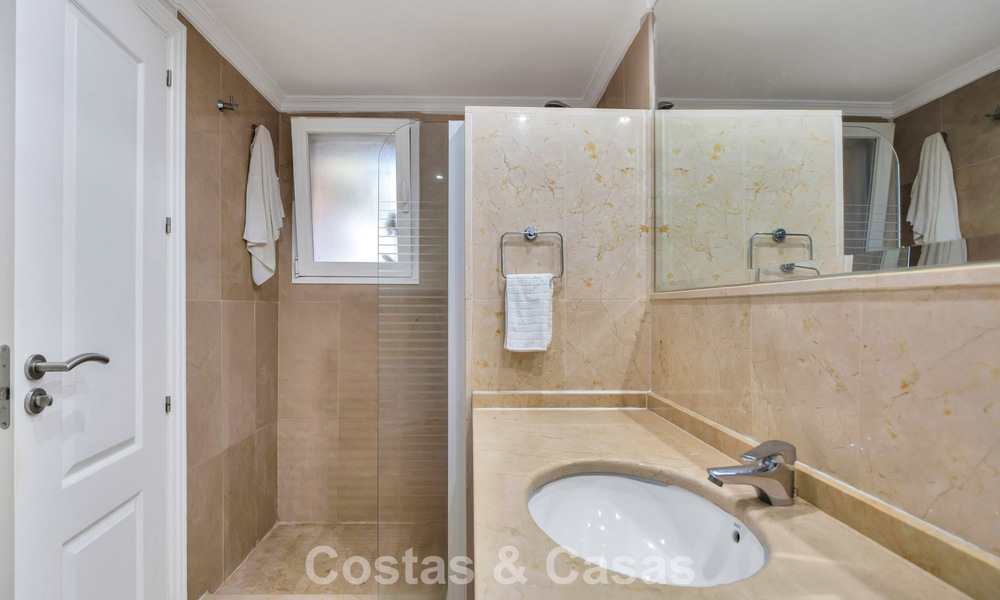 Lujoso apartamento en planta baja en venta, situado en la Nueva Milla de Oro entre Marbella y Estepona 776561