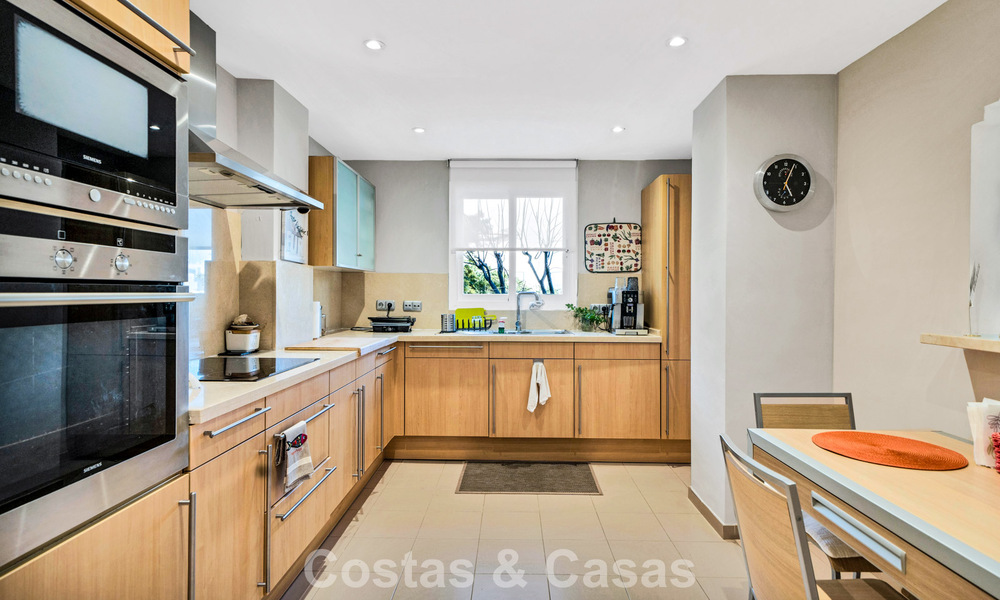 Lujoso apartamento en planta baja en venta, situado en la Nueva Milla de Oro entre Marbella y Estepona 776573