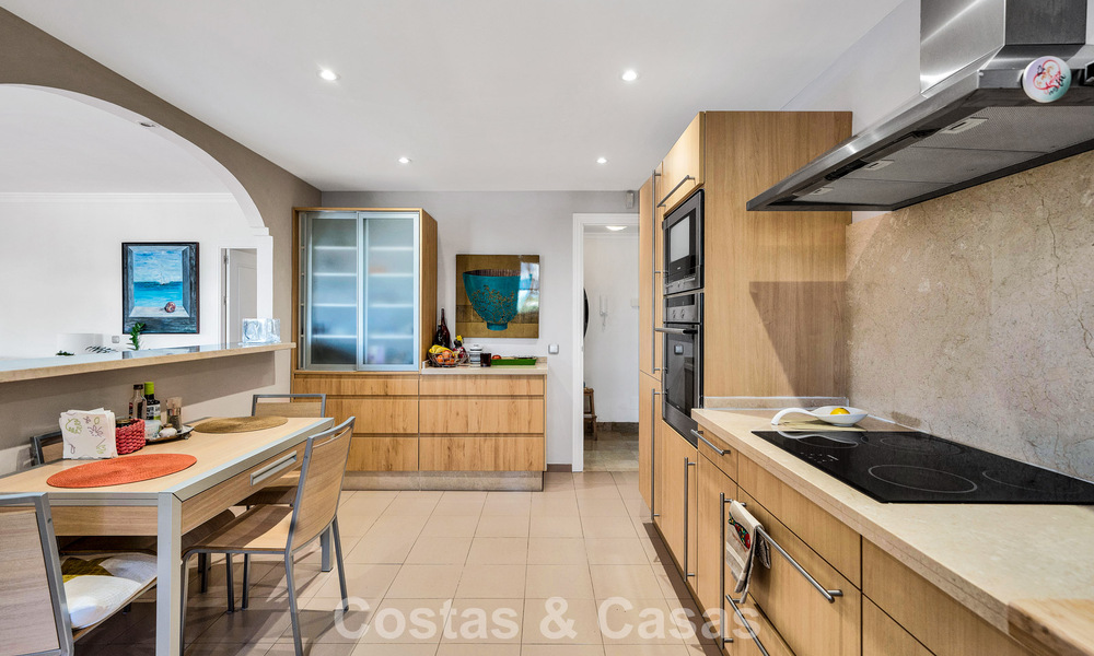 Lujoso apartamento en planta baja en venta, situado en la Nueva Milla de Oro entre Marbella y Estepona 776574