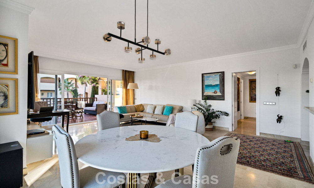 Lujoso apartamento en planta baja en venta, situado en la Nueva Milla de Oro entre Marbella y Estepona 776578