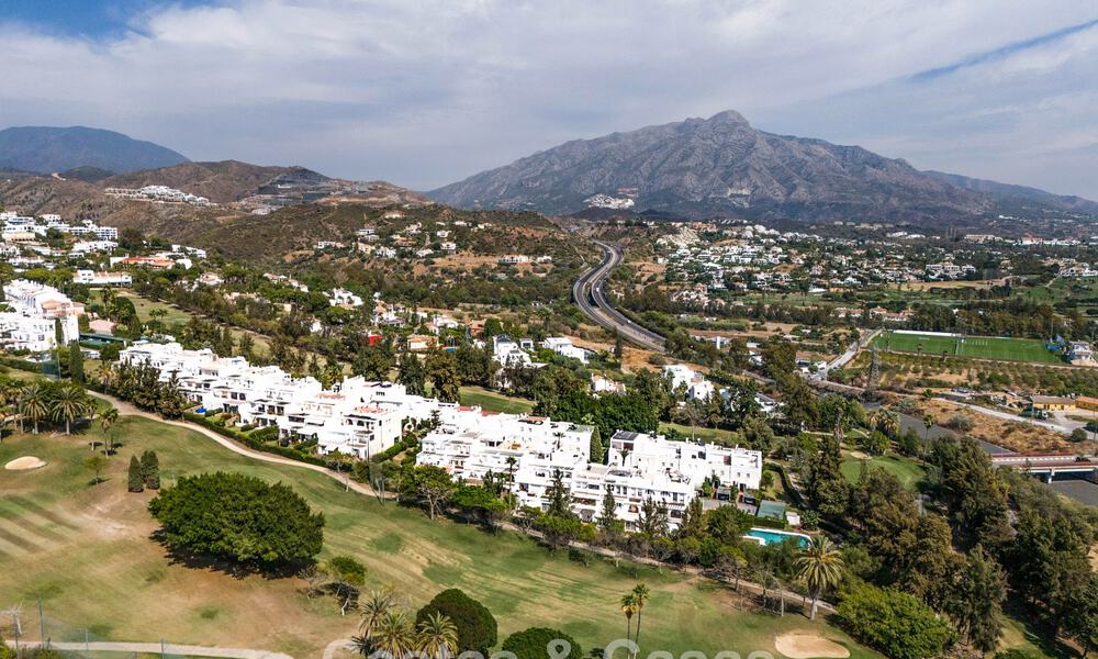 Encantadora casa adosada con piscina privada en venta, en un codiciado enclave de golf de La Quinta, Marbella - Benahavis 776619