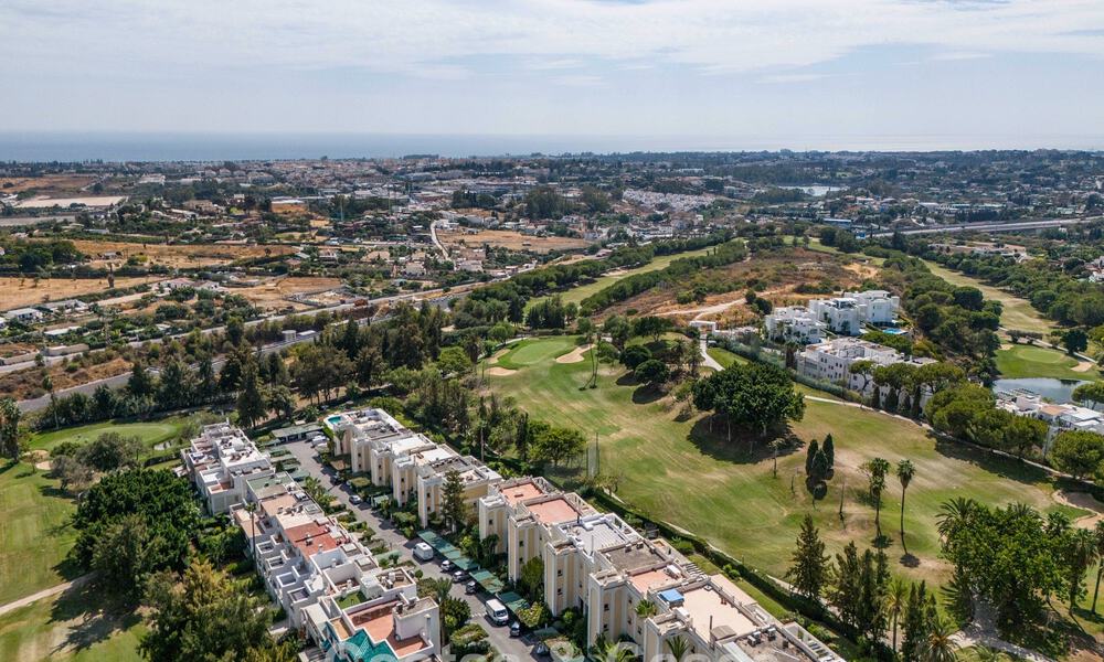 Encantadora casa adosada con piscina privada en venta, en un codiciado enclave de golf de La Quinta, Marbella - Benahavis 776620