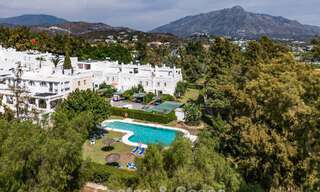 Encantadora casa adosada con piscina privada en venta, en un codiciado enclave de golf de La Quinta, Marbella - Benahavis 776621 