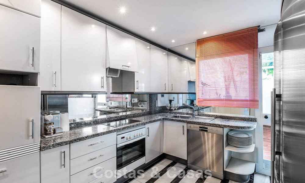 Encantadora casa adosada con piscina privada en venta, en un codiciado enclave de golf de La Quinta, Marbella - Benahavis 776627