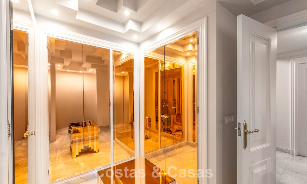 Encantadora casa adosada con piscina privada en venta, en un codiciado enclave de golf de La Quinta, Marbella - Benahavis 776641