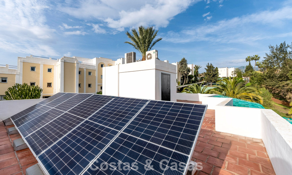 Encantadora casa adosada con piscina privada en venta, en un codiciado enclave de golf de La Quinta, Marbella - Benahavis 776642