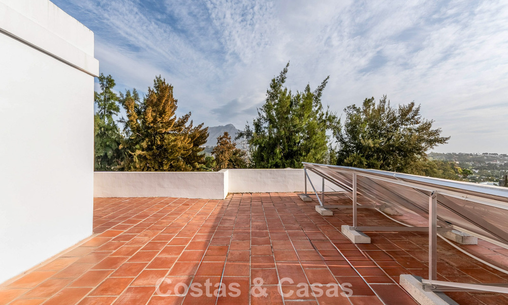 Encantadora casa adosada con piscina privada en venta, en un codiciado enclave de golf de La Quinta, Marbella - Benahavis 776643