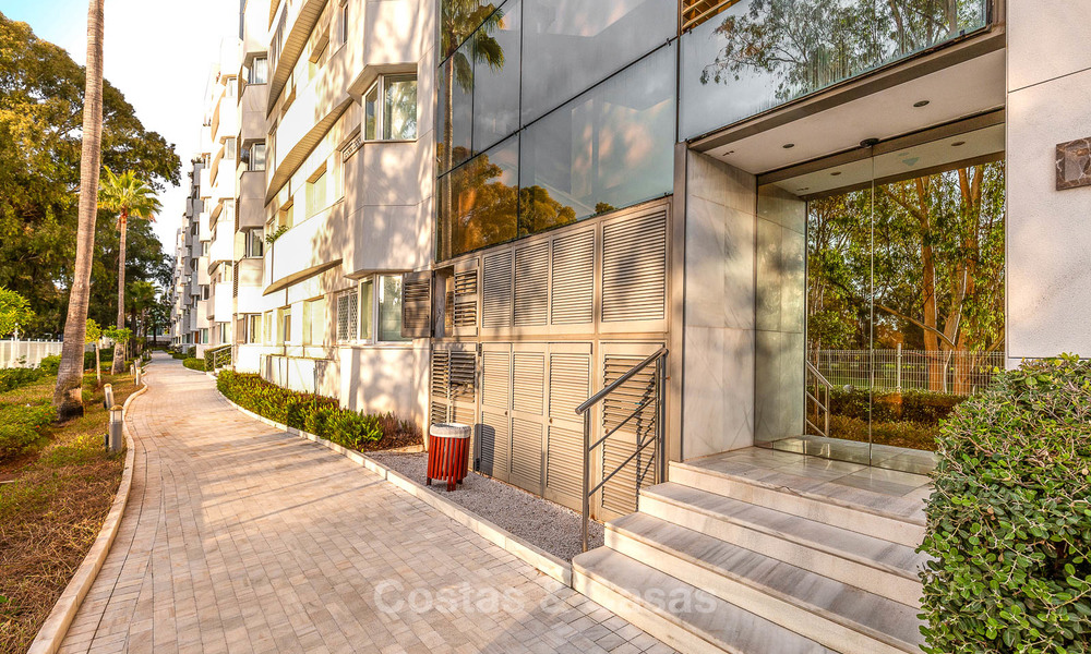 Exclusivos apartamentos y áticos en la playa en venta, Puerto Banús - Marbella 23434