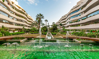 Exclusivos apartamentos y áticos en la playa en venta, Puerto Banús - Marbella 23445 