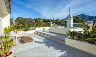 Lujoso ático reformado con vistas panorámicas al mar en venta en Nueva Andalucía, Marbella 776786 