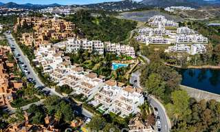 Lujoso ático reformado con vistas panorámicas al mar en venta en Nueva Andalucía, Marbella 776789 