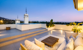 Lujoso ático reformado con vistas panorámicas al mar en venta en Nueva Andalucía, Marbella 776792 