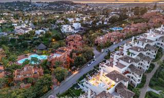Lujoso ático reformado con vistas panorámicas al mar en venta en Nueva Andalucía, Marbella 776793 