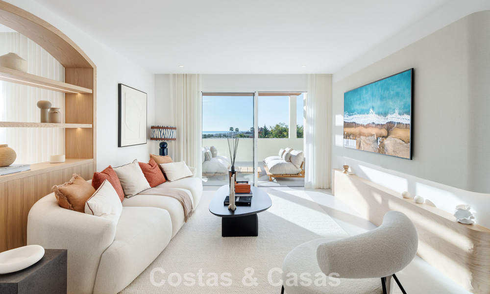 Lujoso ático reformado con vistas panorámicas al mar en venta en Nueva Andalucía, Marbella 776795