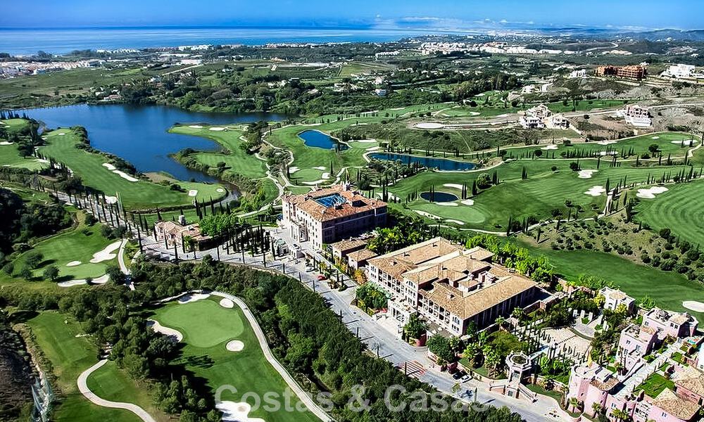 Moderna villa de lujo con magníficas vistas al golf y al mar en venta en un resort de golf de 5 estrellas en Marbella - Benahavis 776706