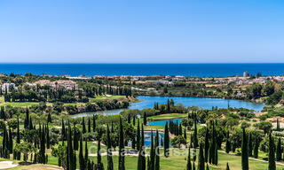 Moderna villa de lujo con magníficas vistas al golf y al mar en venta en un resort de golf de 5 estrellas en Marbella - Benahavis 776709 