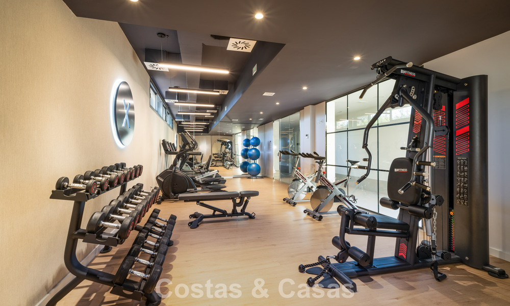 Moderna villa adosada con vistas al mar en venta en un complejo de lujo en Mijas Costa, Costa del Sol 776816