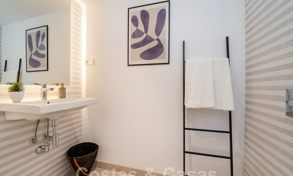 Moderna villa adosada con vistas al mar en venta en un complejo de lujo en Mijas Costa, Costa del Sol 776832