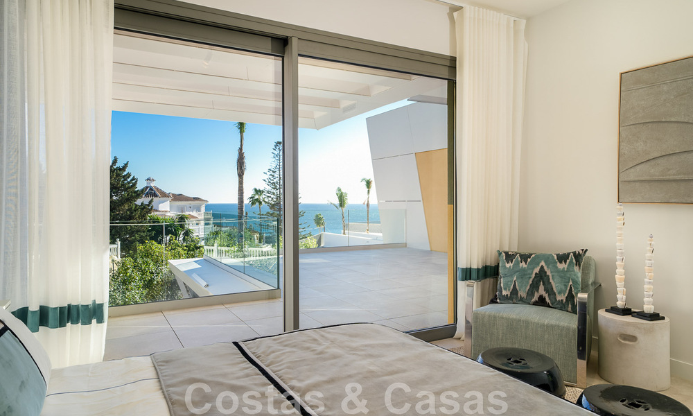Moderna villa adosada con vistas al mar en venta en un complejo de lujo en Mijas Costa, Costa del Sol 776837