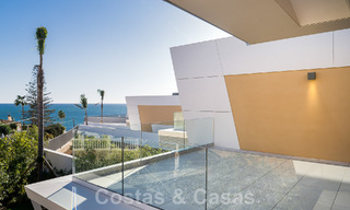 Moderna villa adosada con vistas al mar en venta en un complejo de lujo en Mijas Costa, Costa del Sol 776838 
