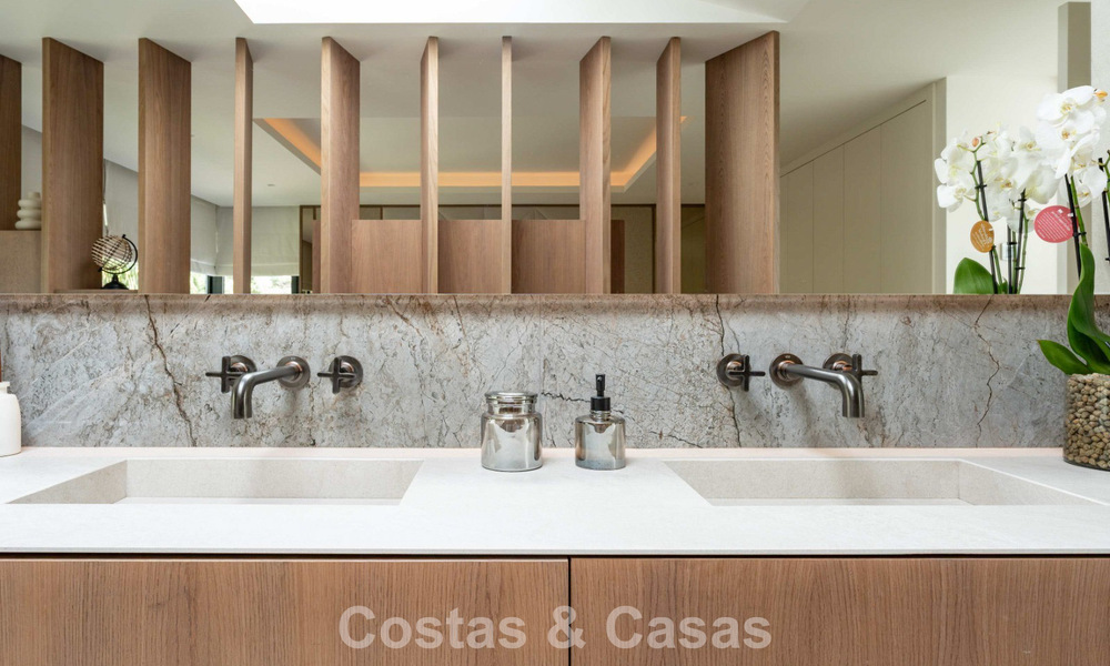 Villa de lujo reformada en venta en una prestigiosa zona residencial en Marbella Este 777024