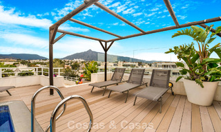 Exclusivo ático dúplex en venta, cerca de la playa en Puerto Banús, Marbella 776948 