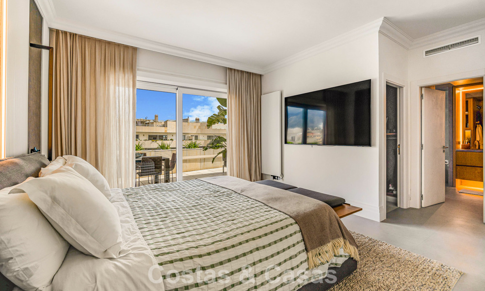 Exclusivo ático dúplex en venta, cerca de la playa en Puerto Banús, Marbella 776964