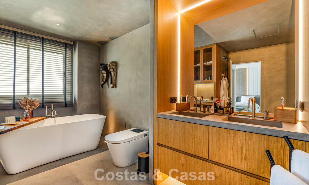 Exclusivo ático dúplex en venta, cerca de la playa en Puerto Banús, Marbella 776967