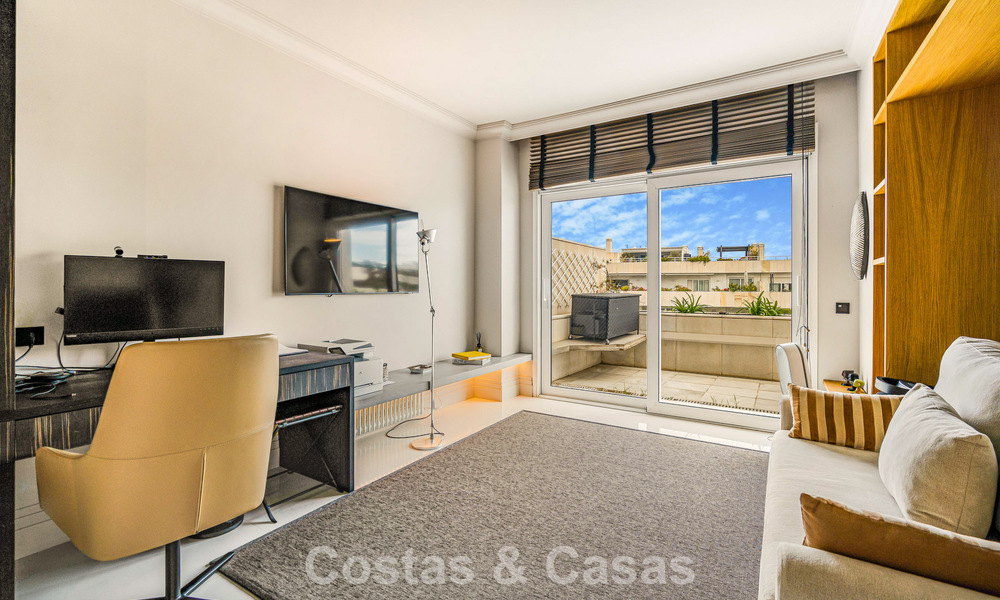 Exclusivo ático dúplex en venta, cerca de la playa en Puerto Banús, Marbella 776972