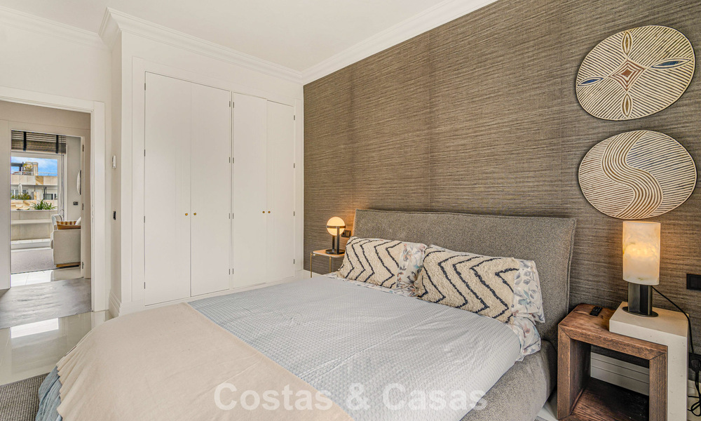 Exclusivo ático dúplex en venta, cerca de la playa en Puerto Banús, Marbella 776977