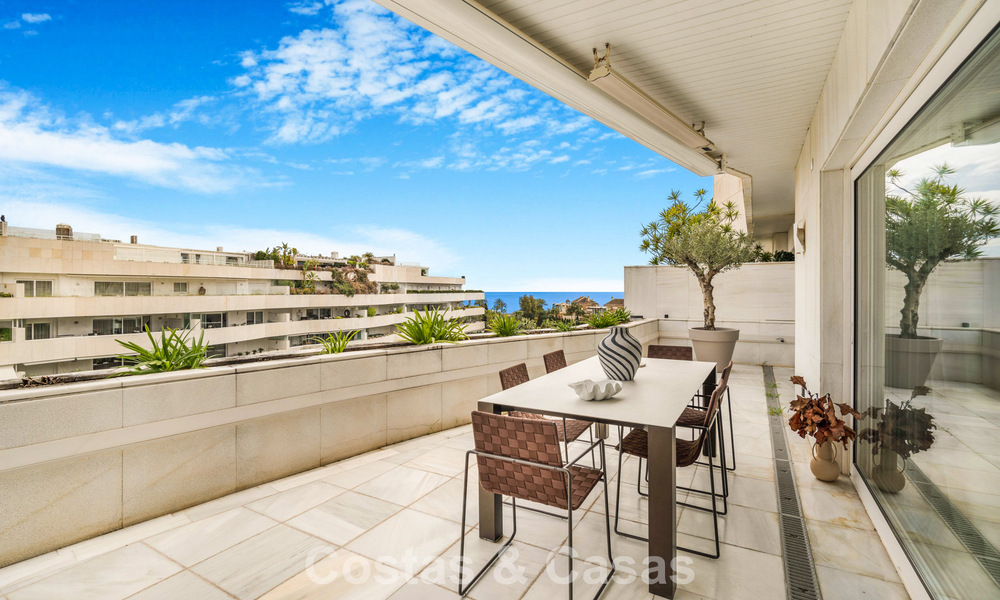 Exclusivo ático dúplex en venta, cerca de la playa en Puerto Banús, Marbella 776978