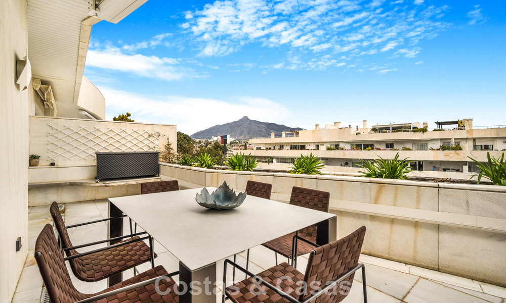 Exclusivo ático dúplex en venta, cerca de la playa en Puerto Banús, Marbella 776979