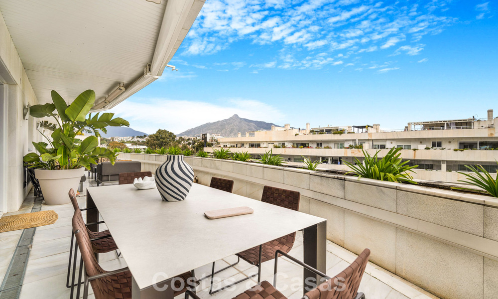 Exclusivo ático dúplex en venta, cerca de la playa en Puerto Banús, Marbella 776980