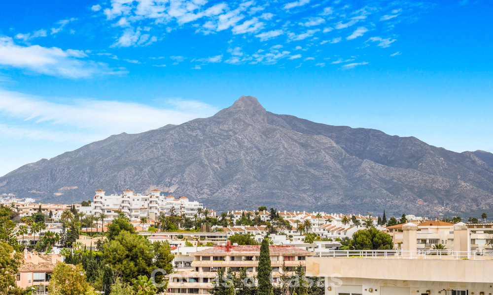 Exclusivo ático dúplex en venta, cerca de la playa en Puerto Banús, Marbella 776988