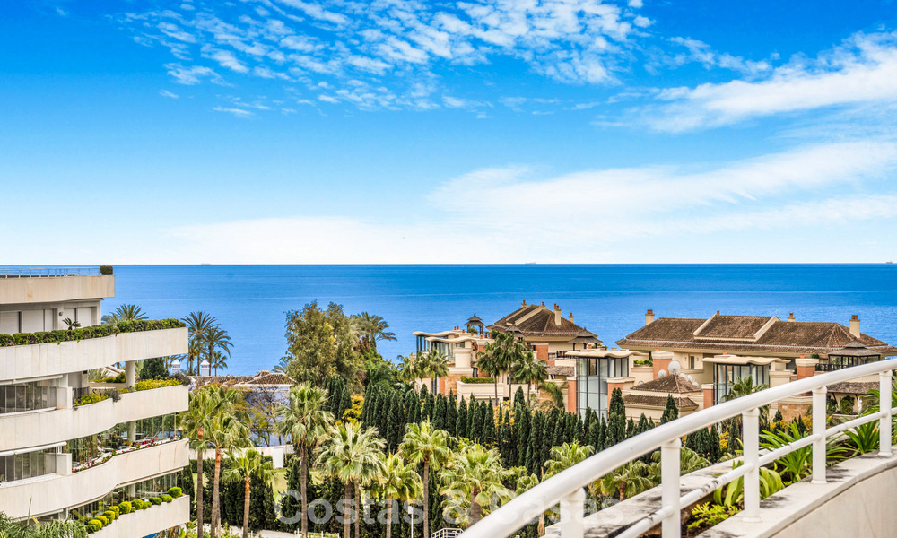 Exclusivo ático dúplex en venta, cerca de la playa en Puerto Banús, Marbella 776989